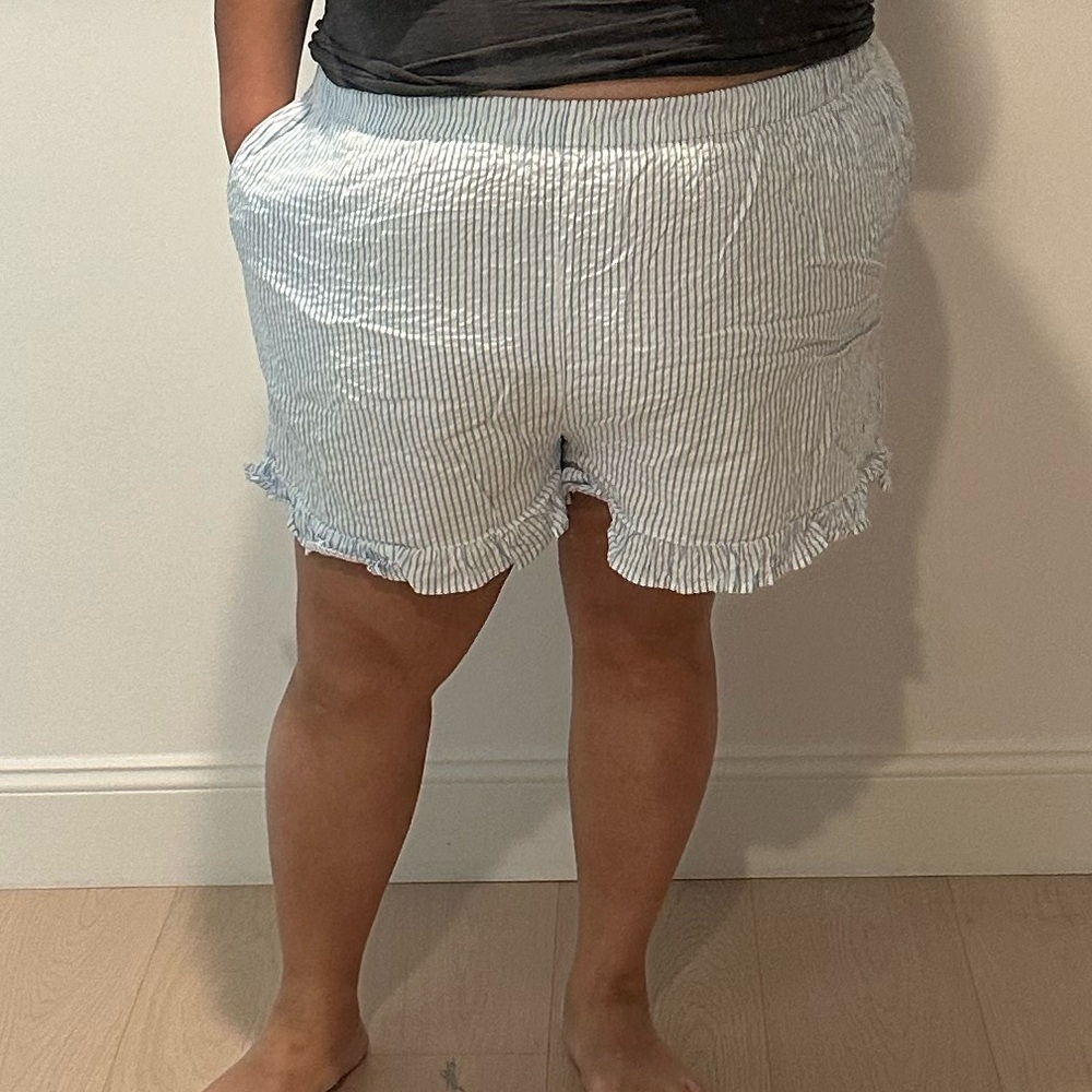 And now this Seersucker blue and white stripe ruffle trim shorts - Picture 6 of 6